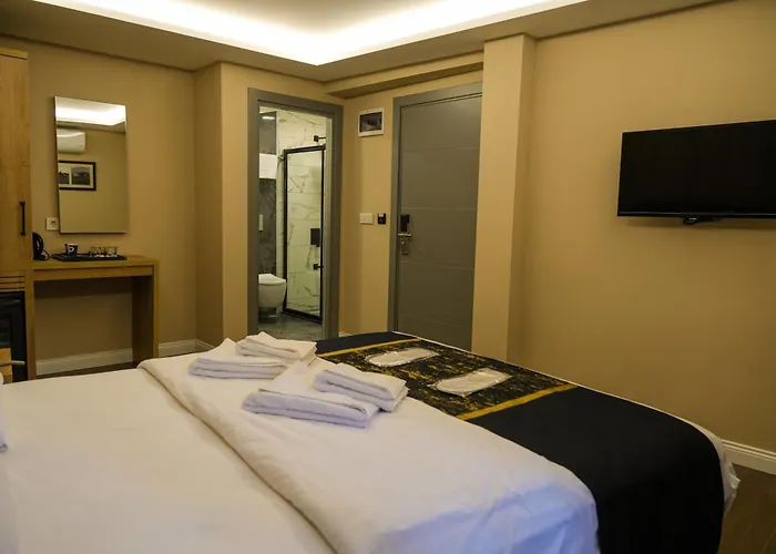 Martin Pera Bed & Breakfast 4*